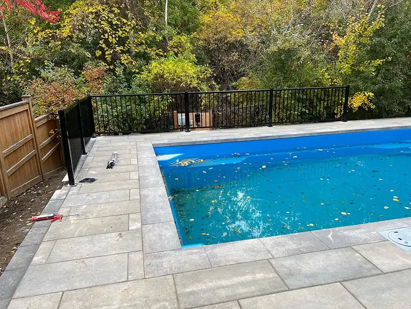 Stunning aluminium railing, so the pool can pass